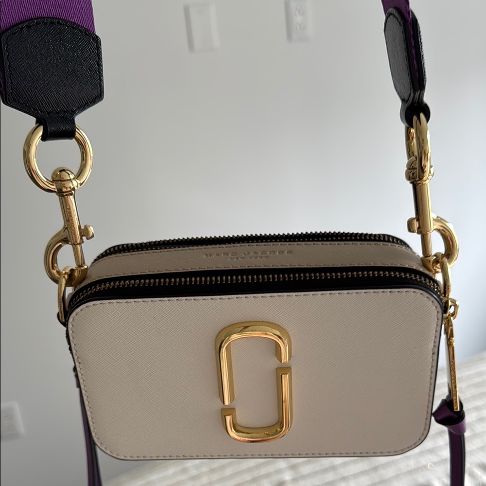 Marc Jacobs Cream and Gold Crossbody Bag excellent condition never worn
